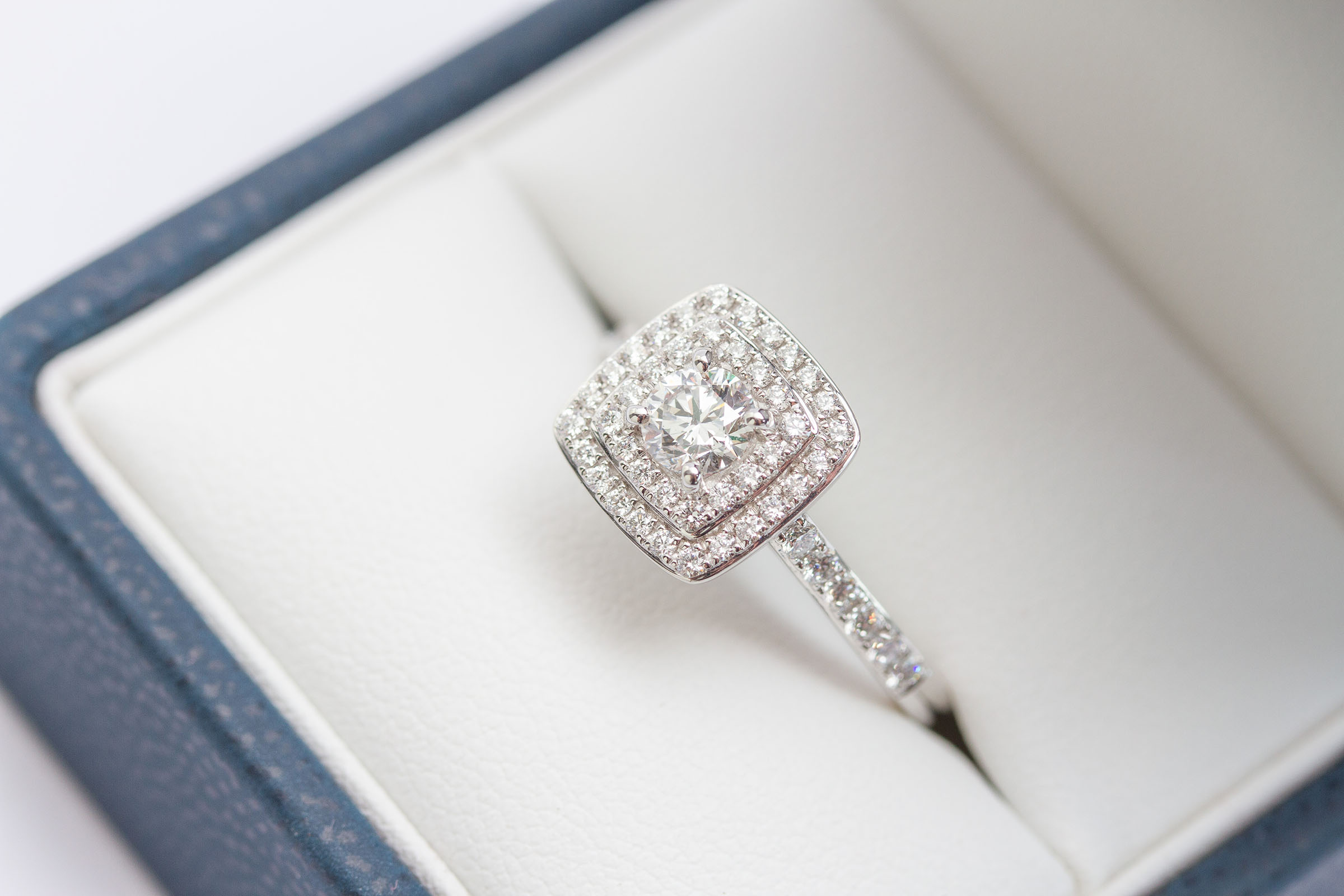 15600031 Platinum And Diamond Halo Solitaire Ring - Image 3