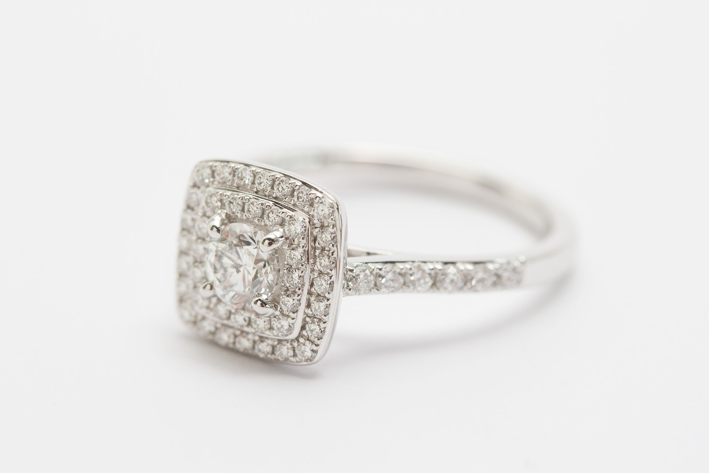 15600031 Platinum And Diamond Halo Solitaire Ring - Image 2