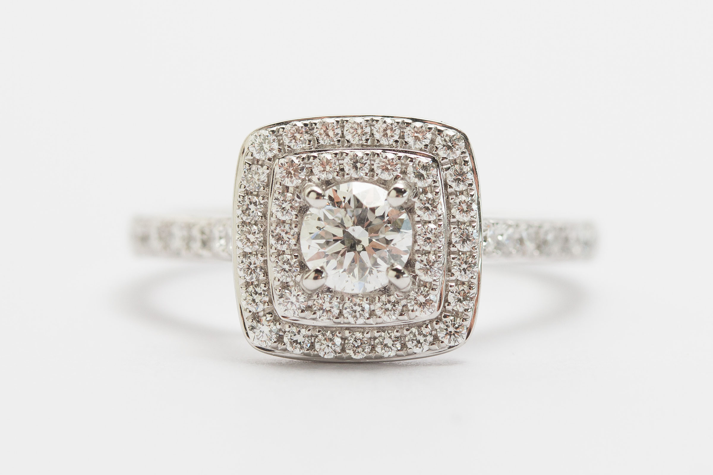 15600031 Platinum And Diamond Halo Solitaire Ring