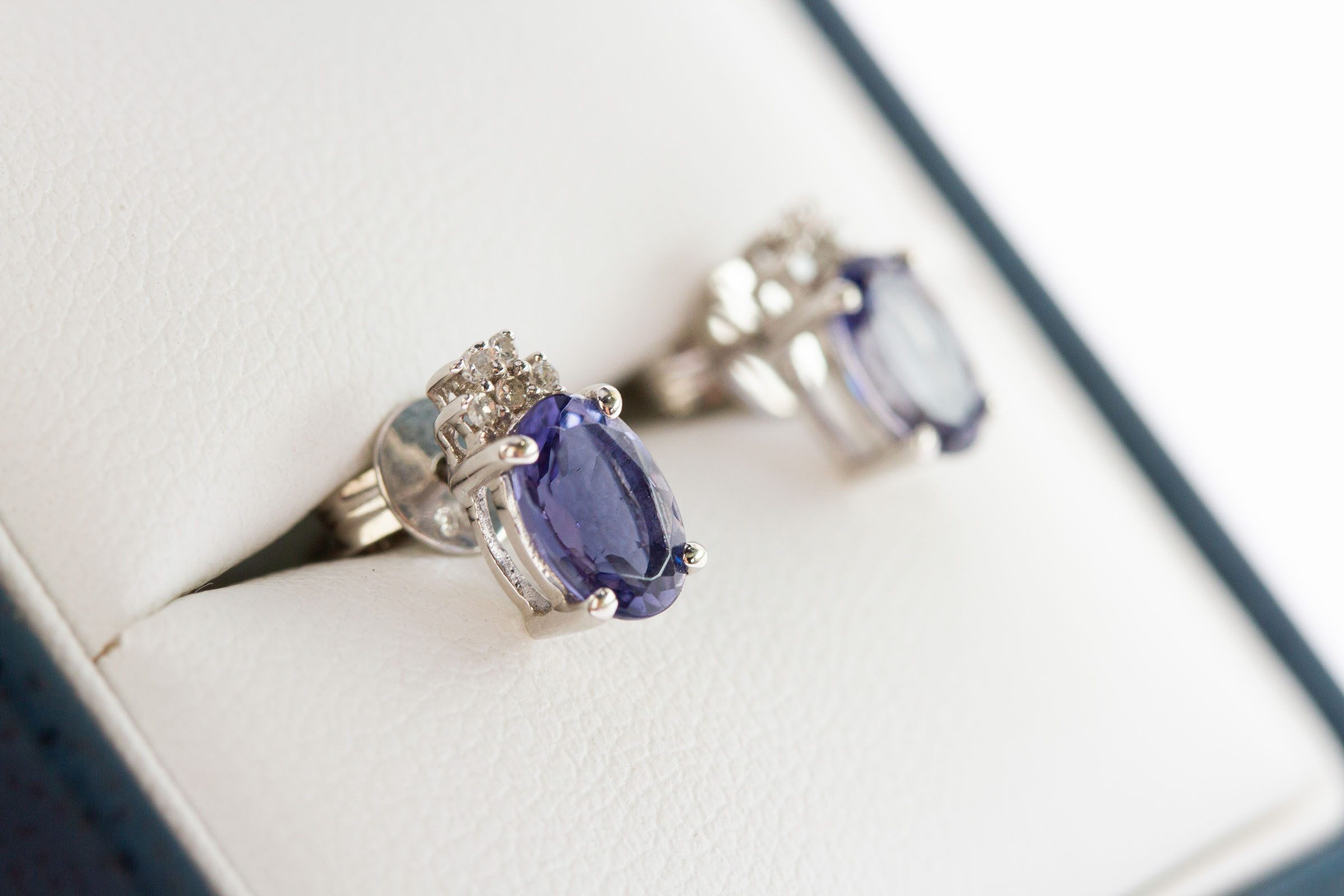 31200125 9ct White Gold Iolite And Diamond Earrings - Image 2