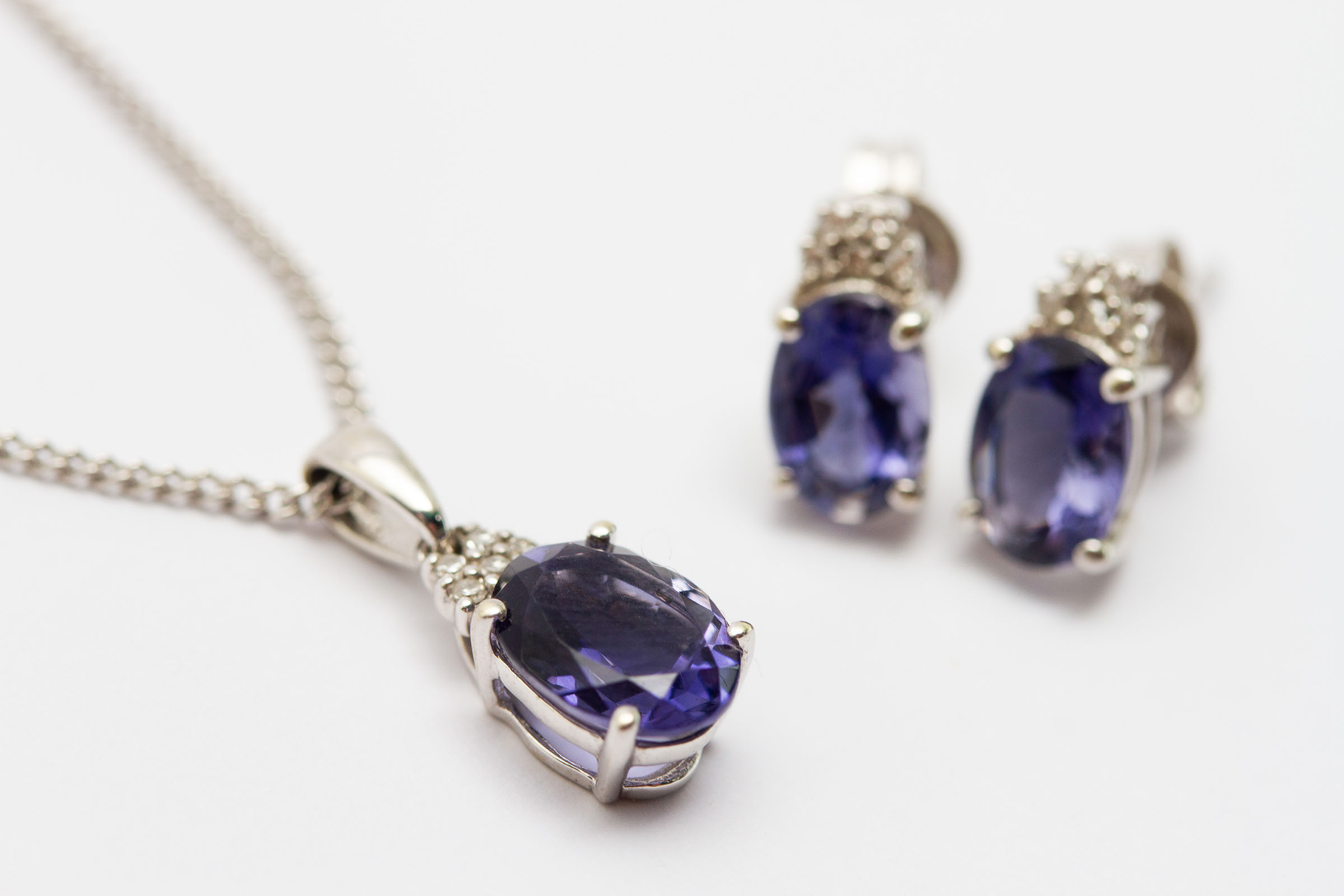 31200125 9ct White Gold Iolite And Diamond Earrings - Image 3