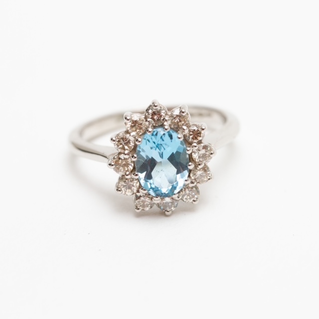 15600033 Platinum Aquamarine Diamond Cluster Ring.