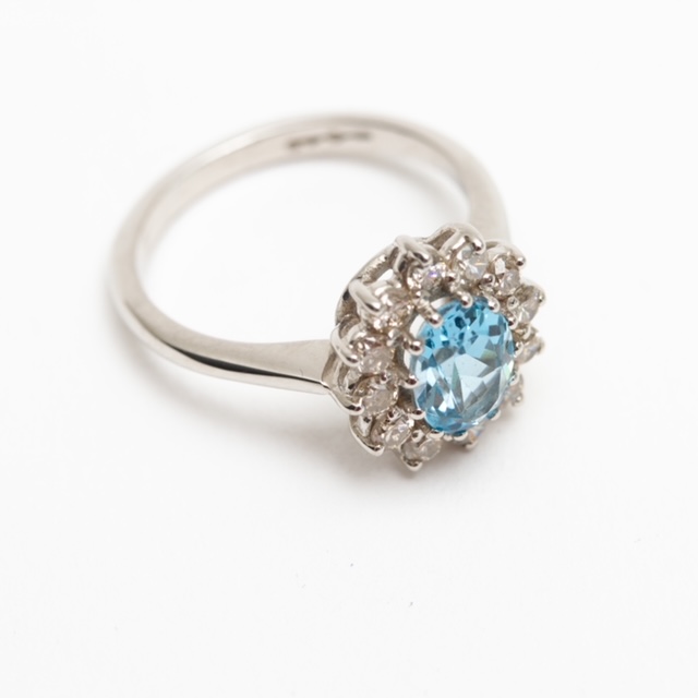 15600033 Platinum Aquamarine Diamond Cluster Ring. - Image 3