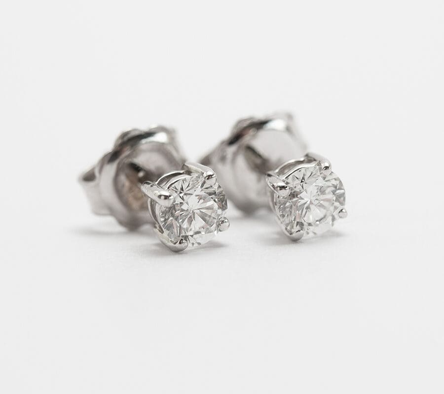 31400010 18ct White Gold And Diamond 0.74ct Stud Earrings