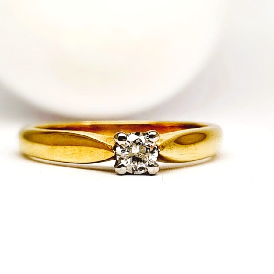 12200040 9ct Yellow Gold Diamond Solitaire Ring