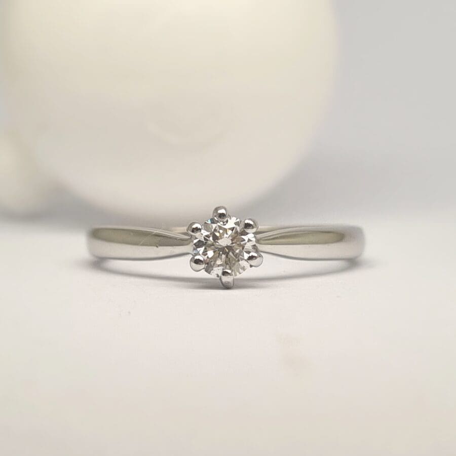 12400034 18ct White Gold Diamond Solitaire Ring