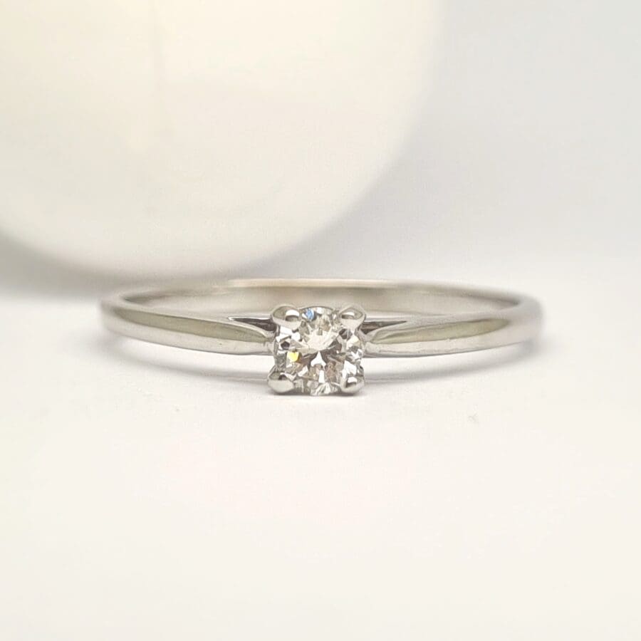12400035 18ct White Gold Diamond Solitaire Ring