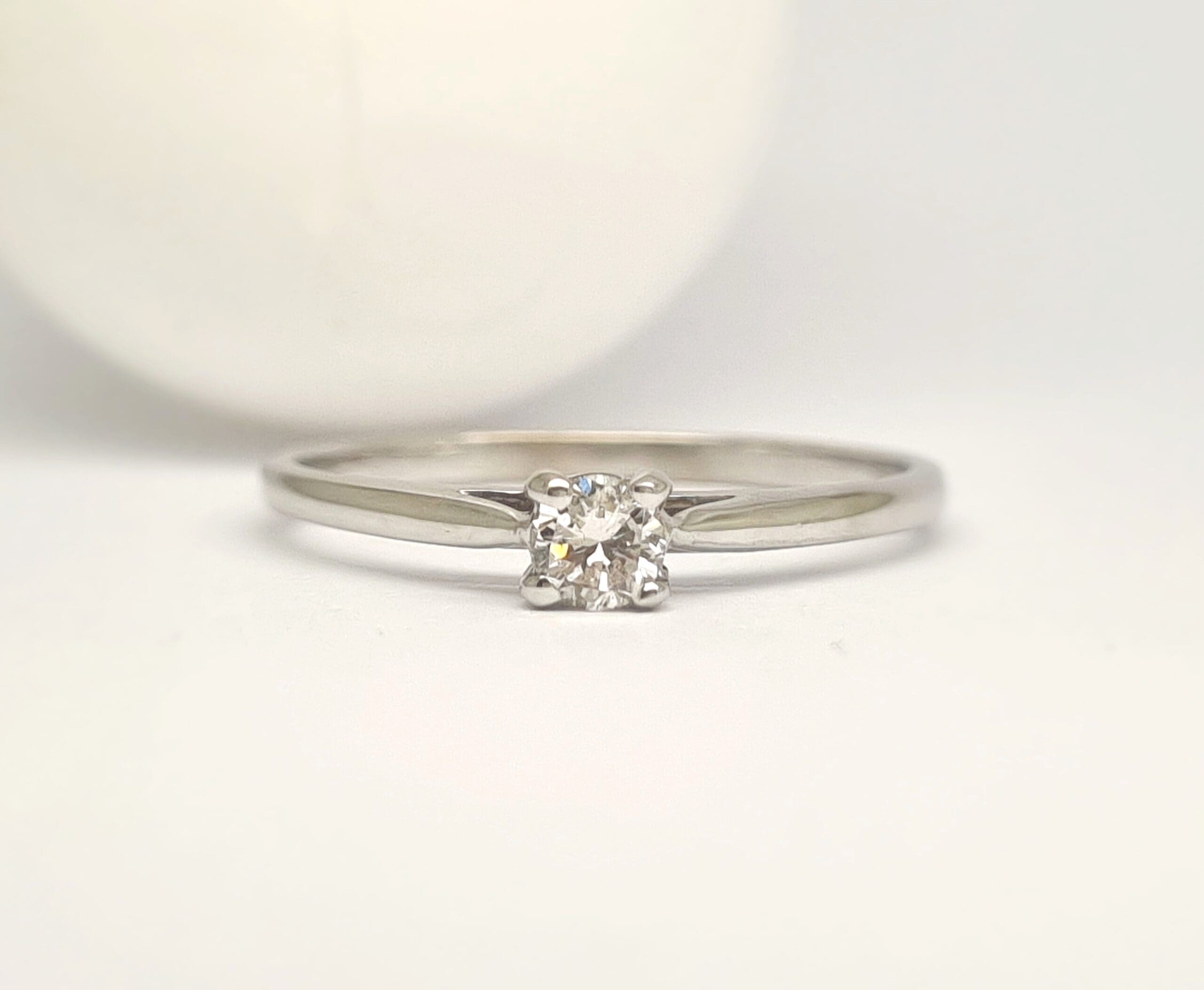 12400035 18ct White Gold Diamond Solitaire Ring