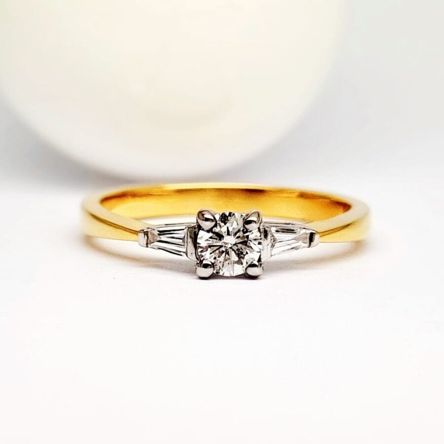 15200021 18ct Yellow and White Gold Diamond Ring