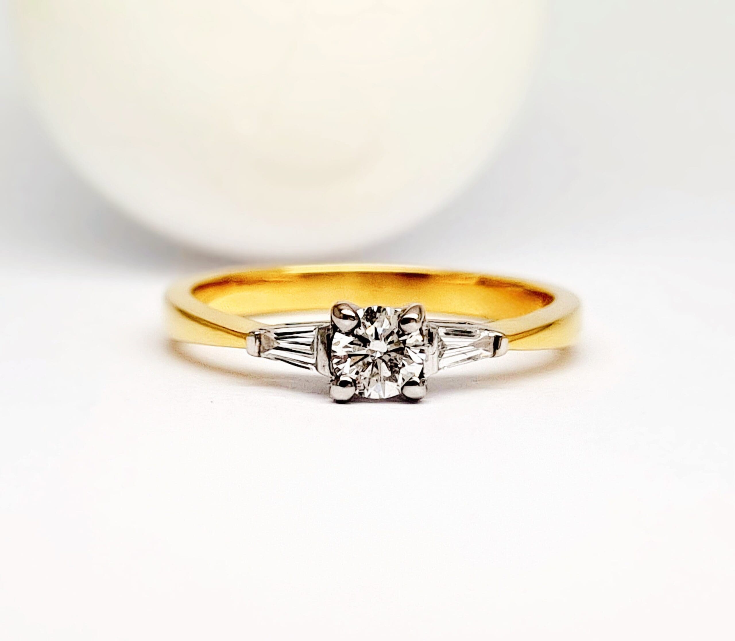 15200021 18ct Yellow and White Gold Diamond Ring