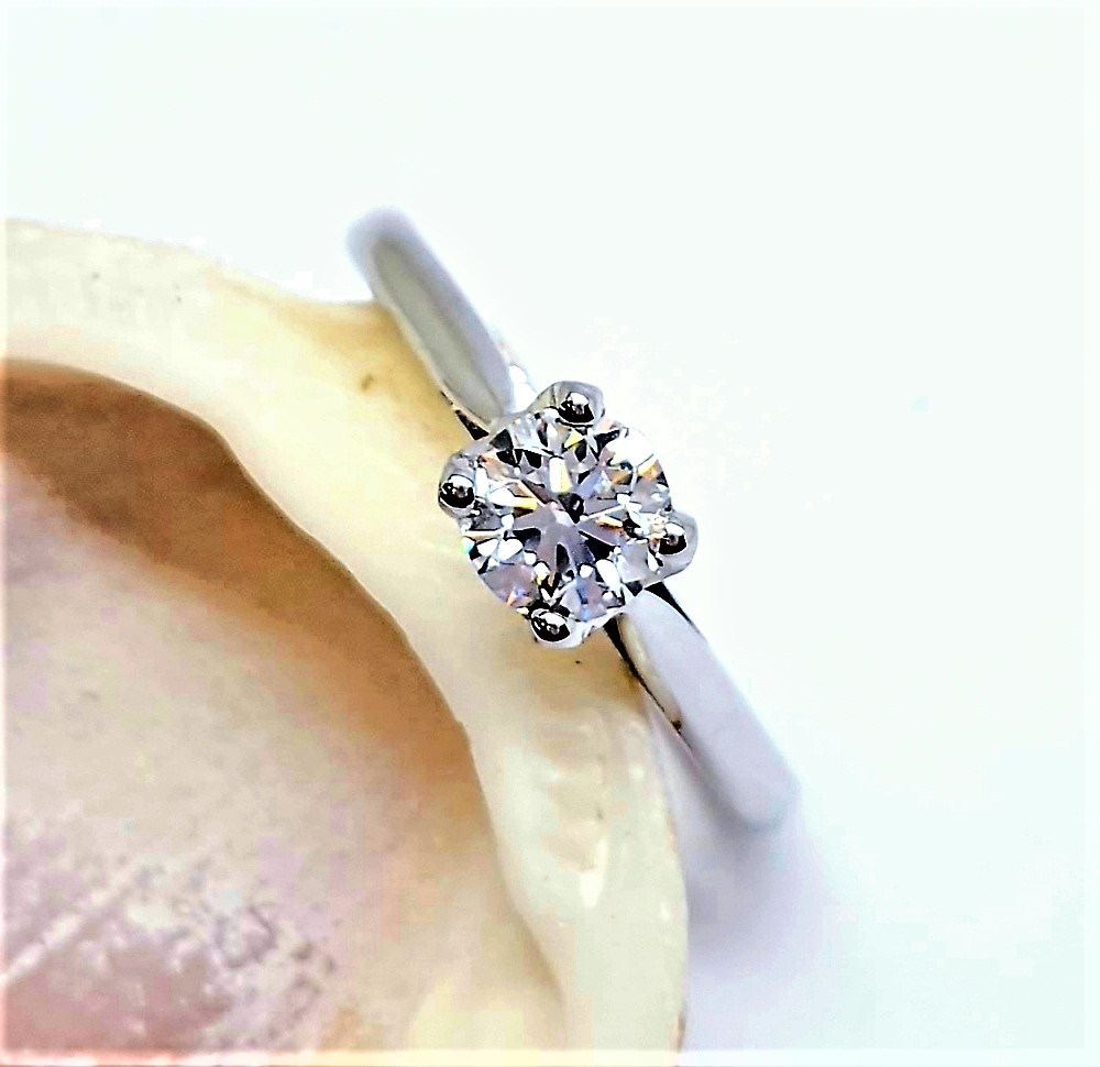 12600090 Platinum And Diamond Claw Set Engagement Ring