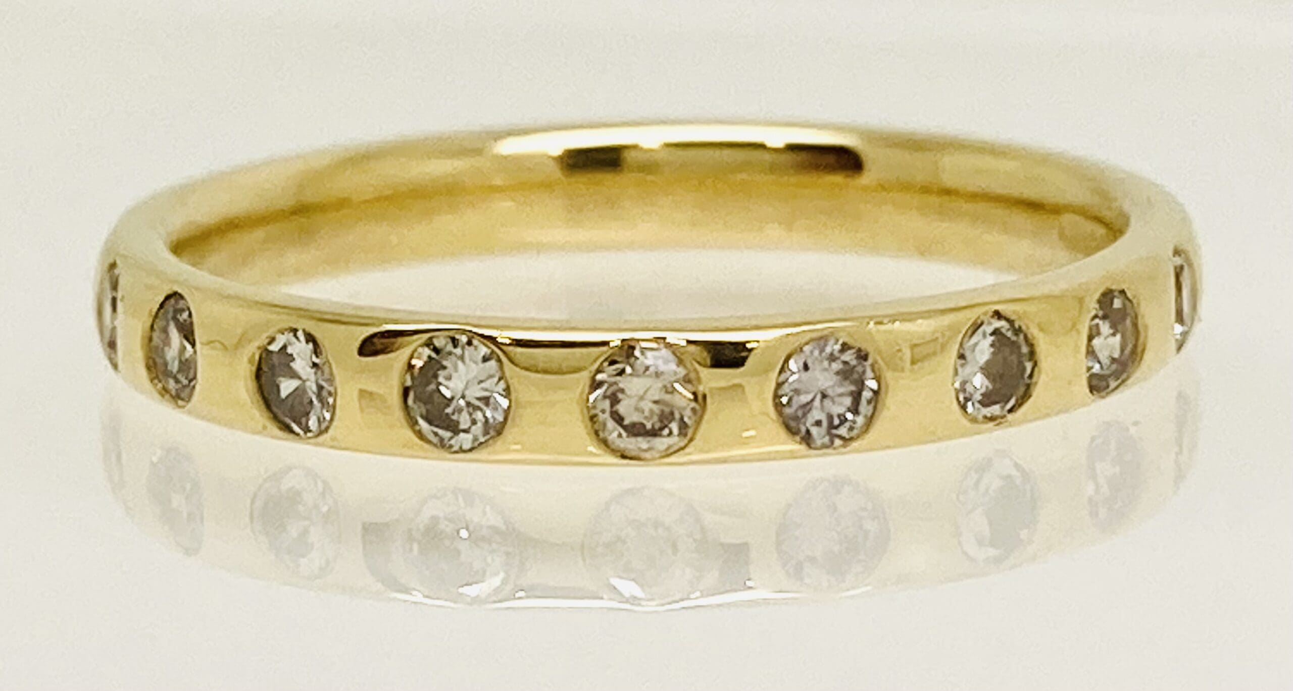 13400050 18ct Yellow Gold And Diamond 0.32ct Half Eternity Ring - Image 2