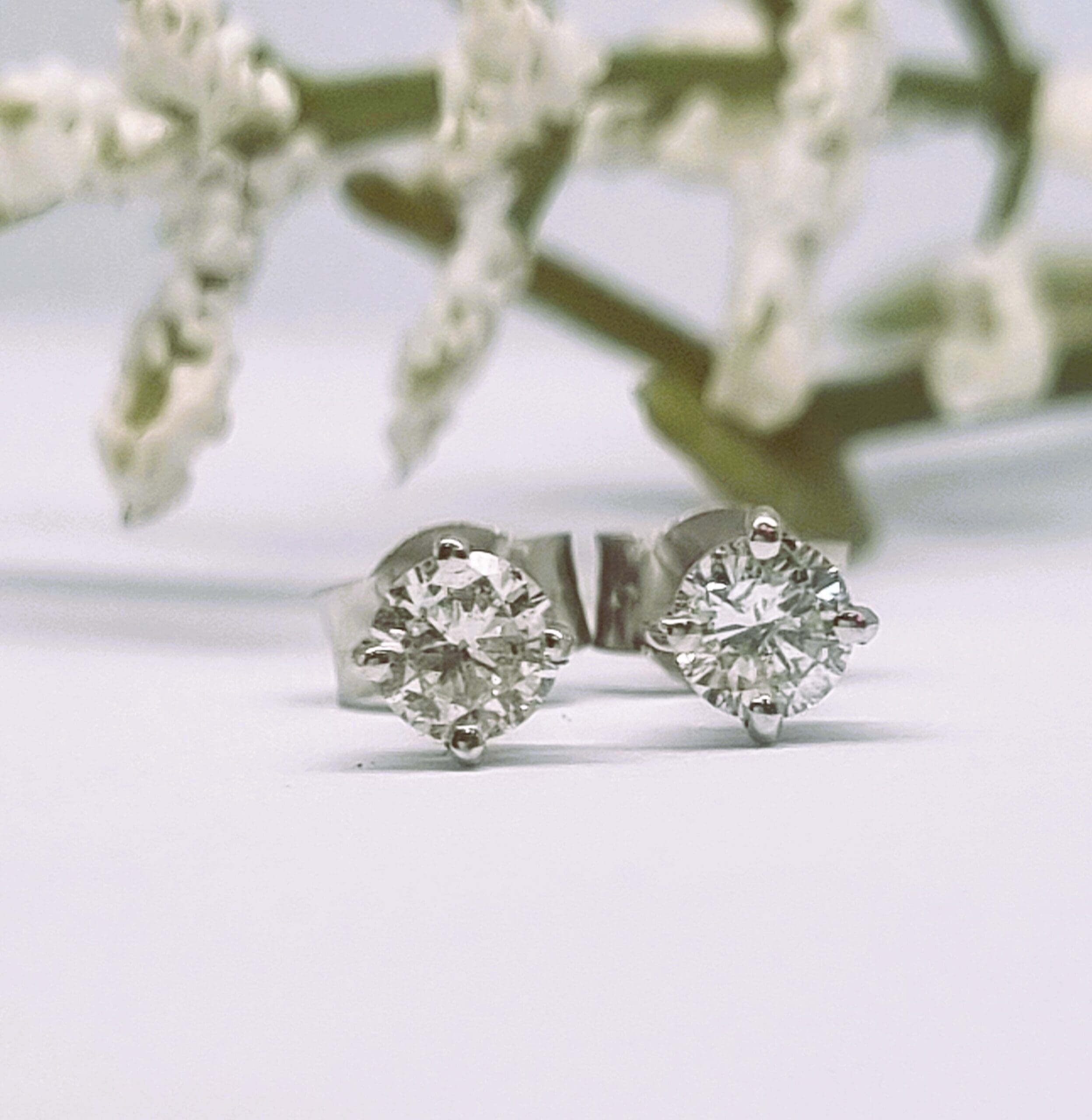 341400013 18ct White Gold Diamond Stud Earrings - Image 2