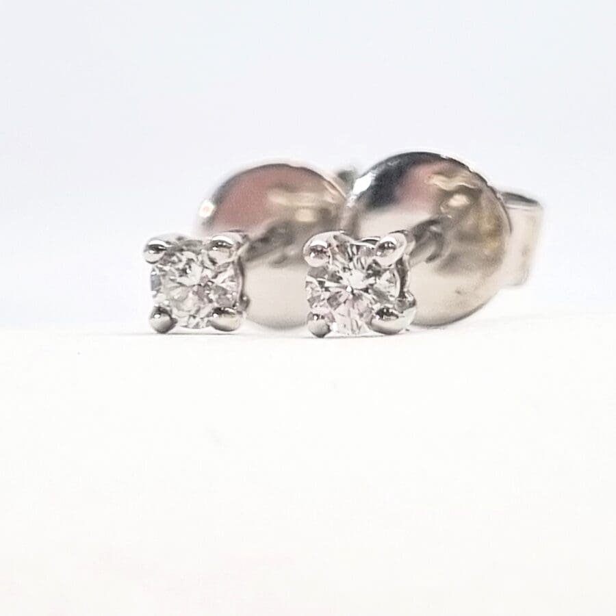 33700058 9ct White Gold And Diamond 0.10ct Stud Earrings