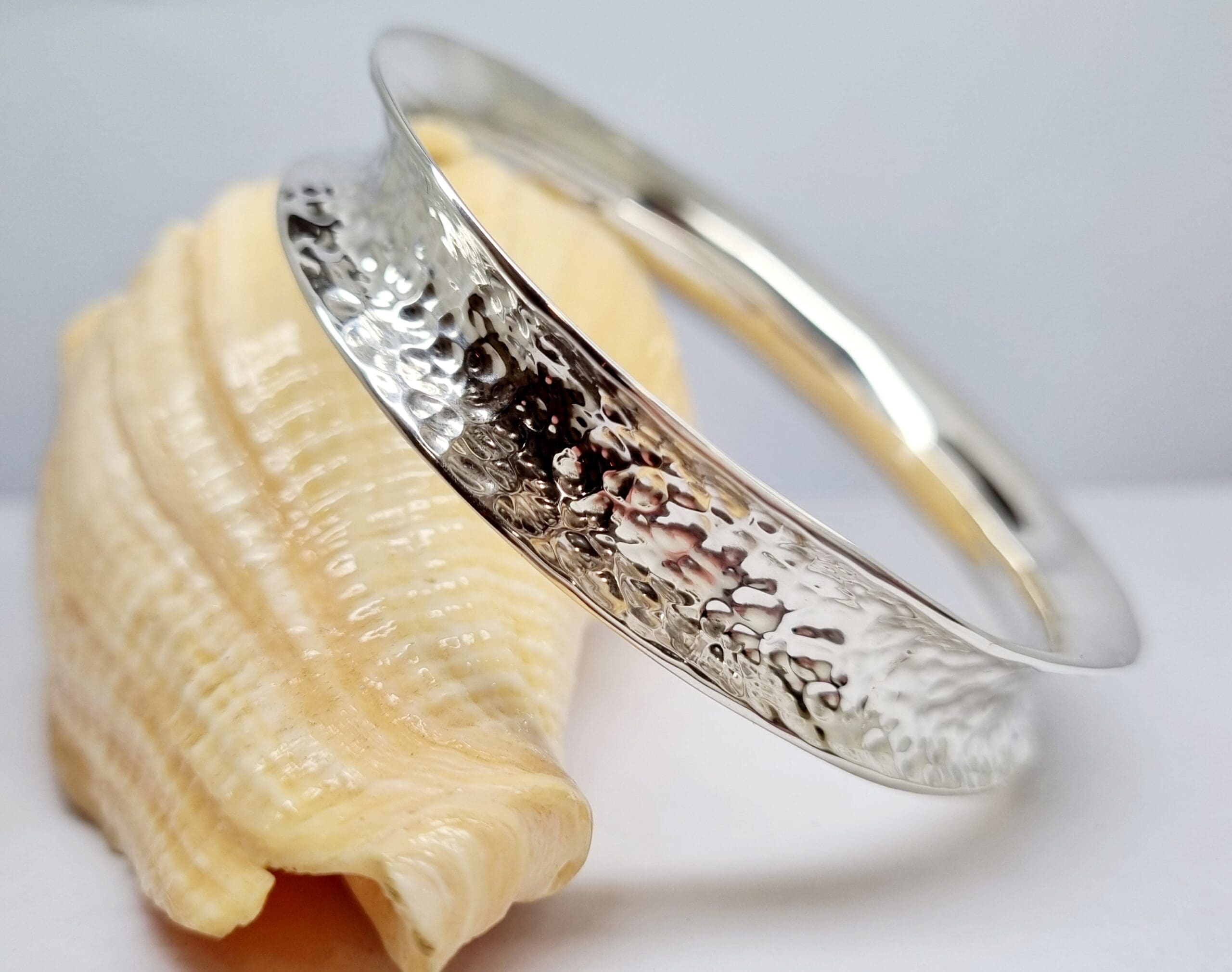 40100175 925 Sterling Silver Beaten Curved Bangle