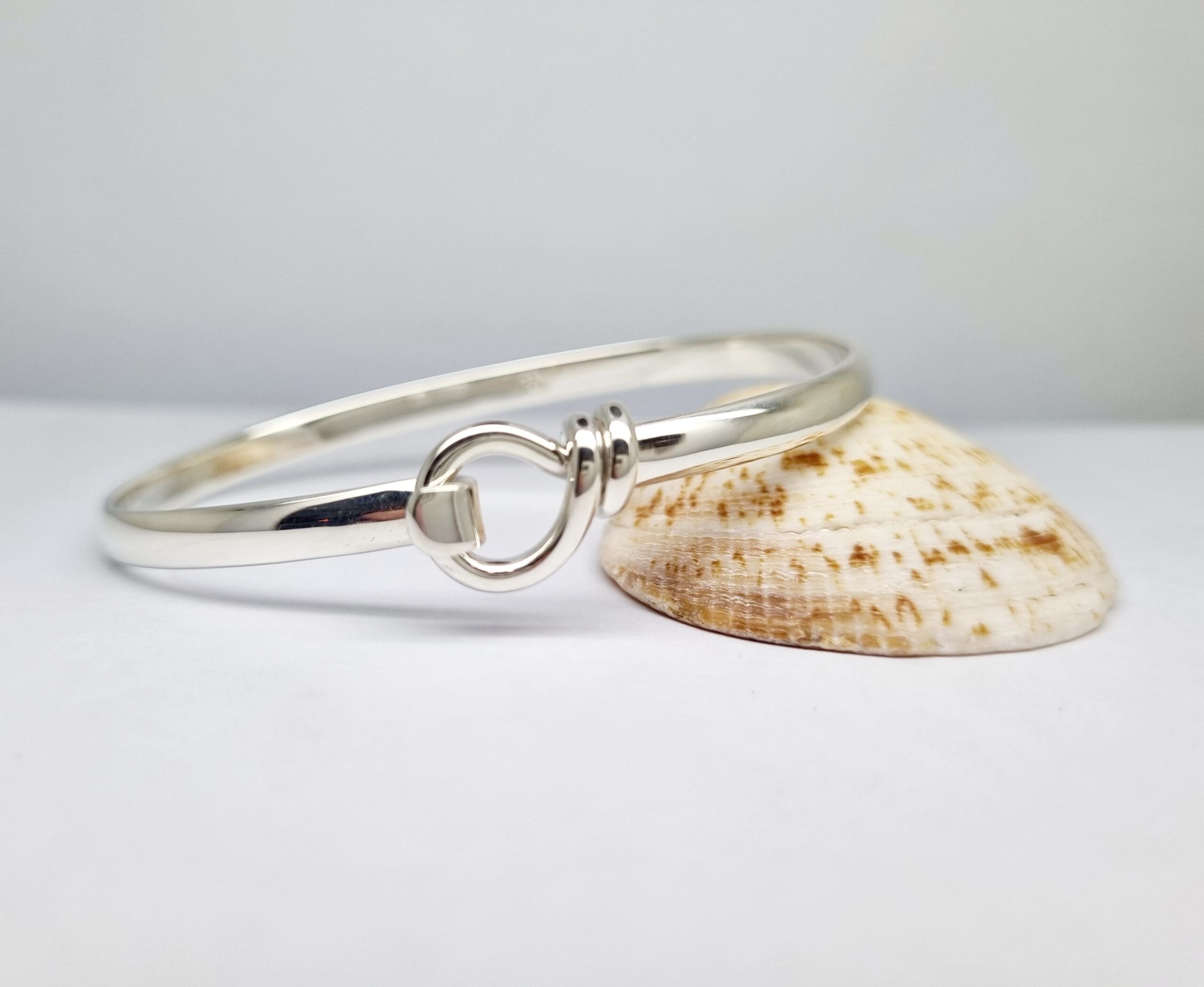 40100182 925 Sterling Silver Twist Catch Bangle