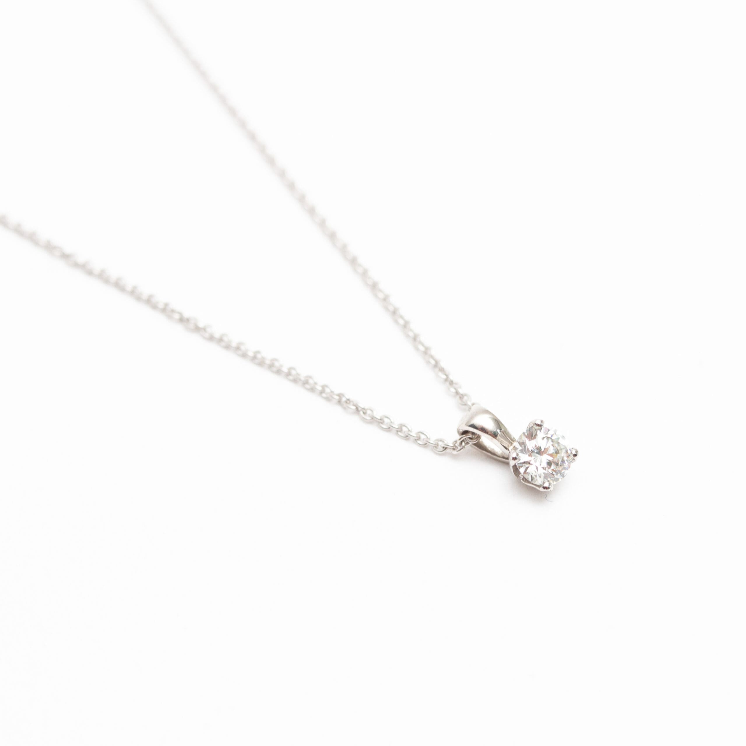 23900014 18ct White Gold Diamond Solitaire Pendant - Image 4