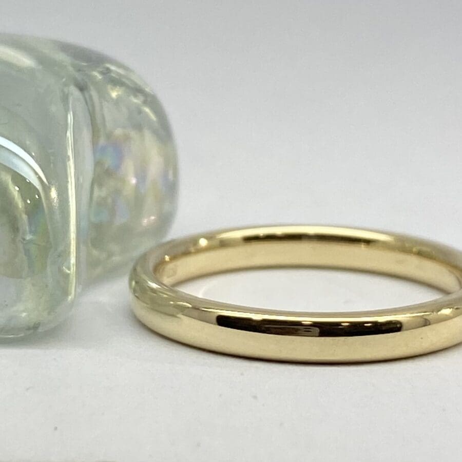 11200054 9ct Yellow Court Shaped Wedding Band