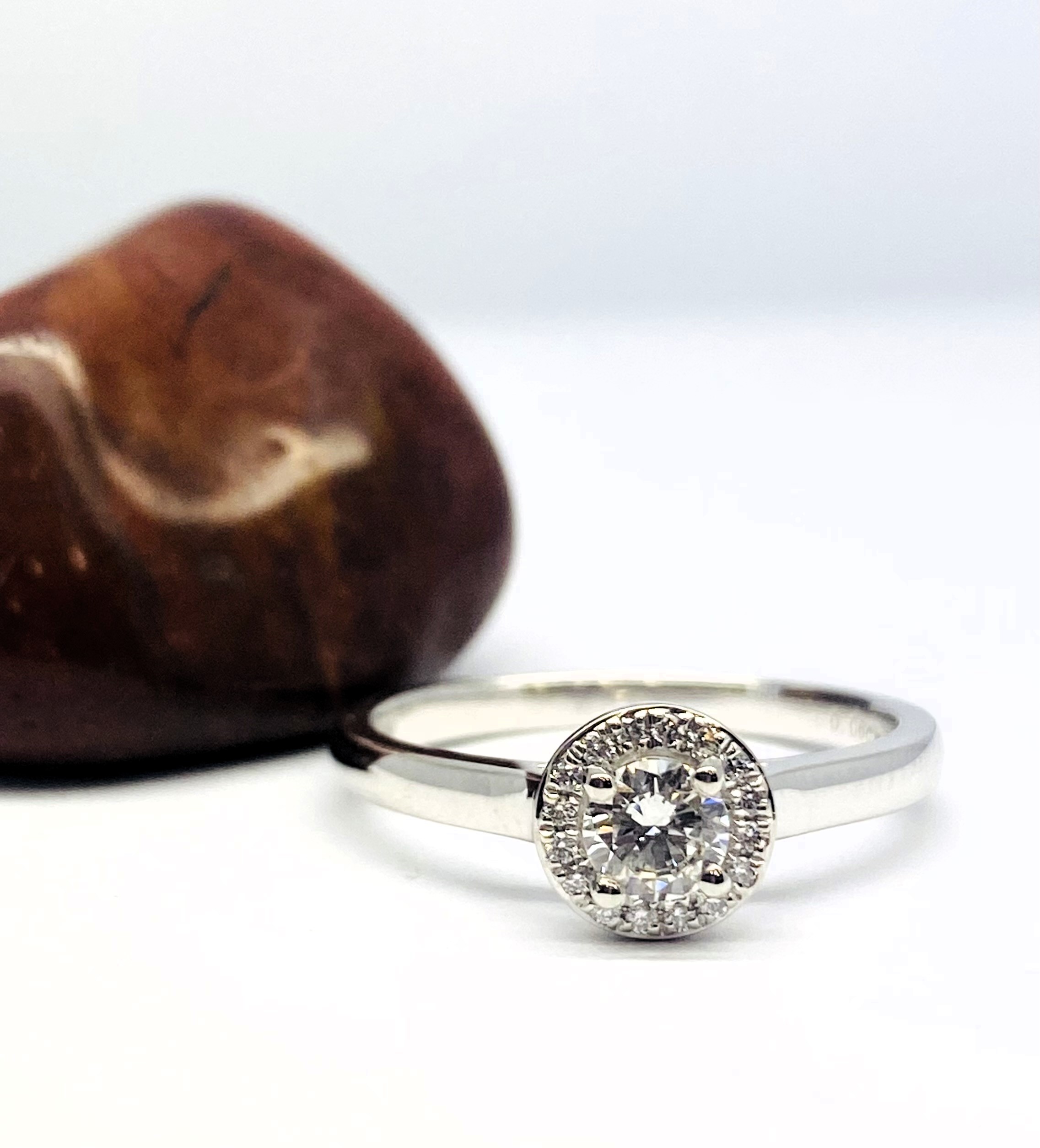 15600047 Platinum And Diamond Halo Cluster Ring