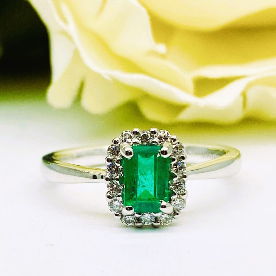 15600050 Platinum Emerald And Diamond Halo Cluster Ring
