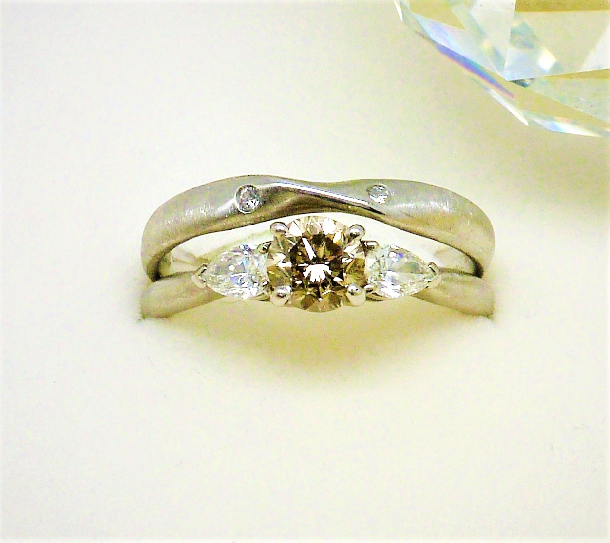 225 Commission Ribbon Twist Diamond Brushed Wedding Band