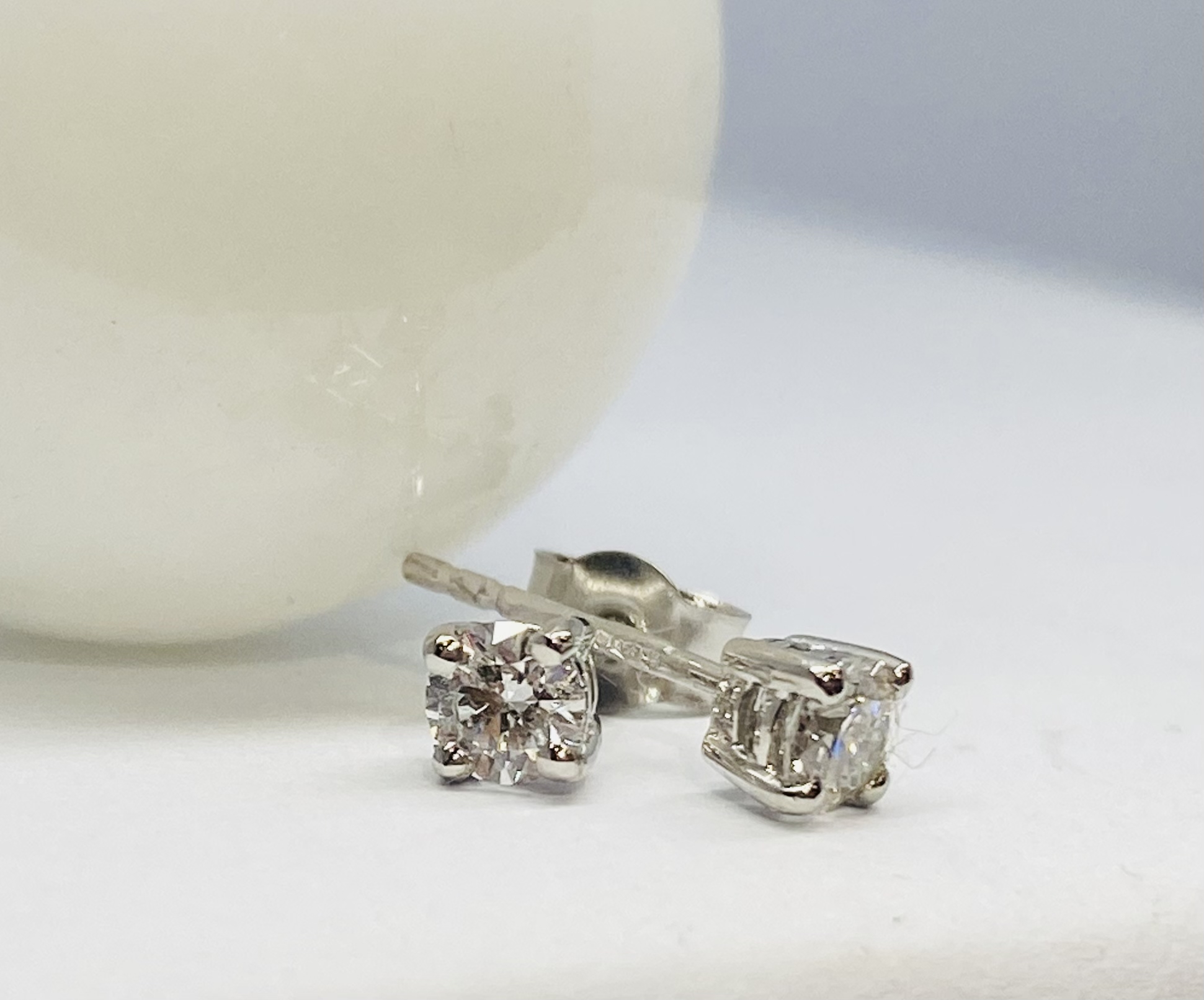 33700059 Platinum and Diamond 0.38ct Stud Earrings - Image 2