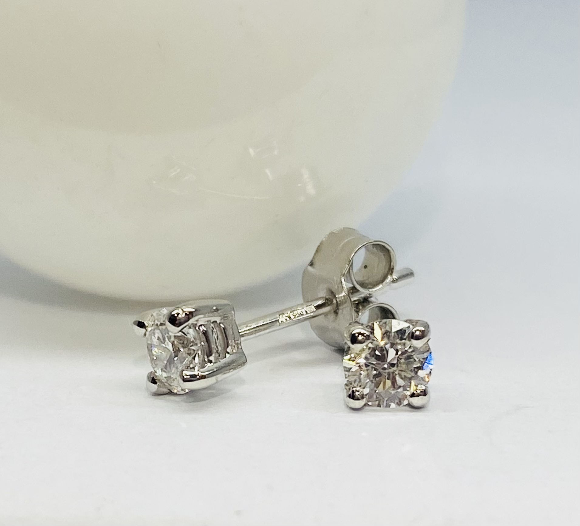 33700059 Platinum and Diamond 0.38ct Stud Earrings - Image 3