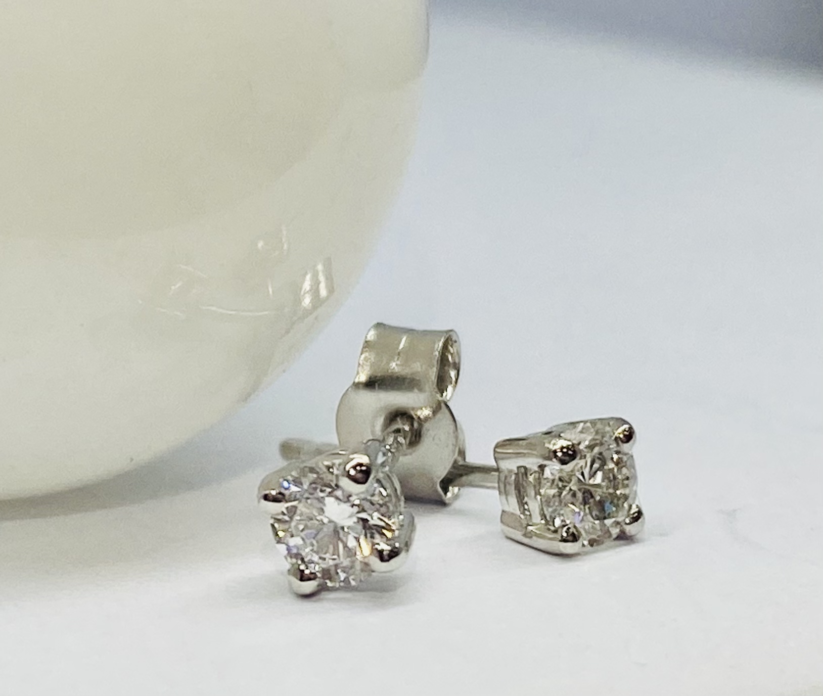 33700059 Platinum and Diamond 0.38ct Stud Earrings - Image 4