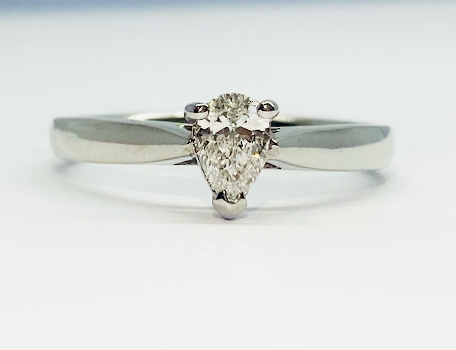 12600091 Platinum Pear Shaped Diamond Engagement Ring
