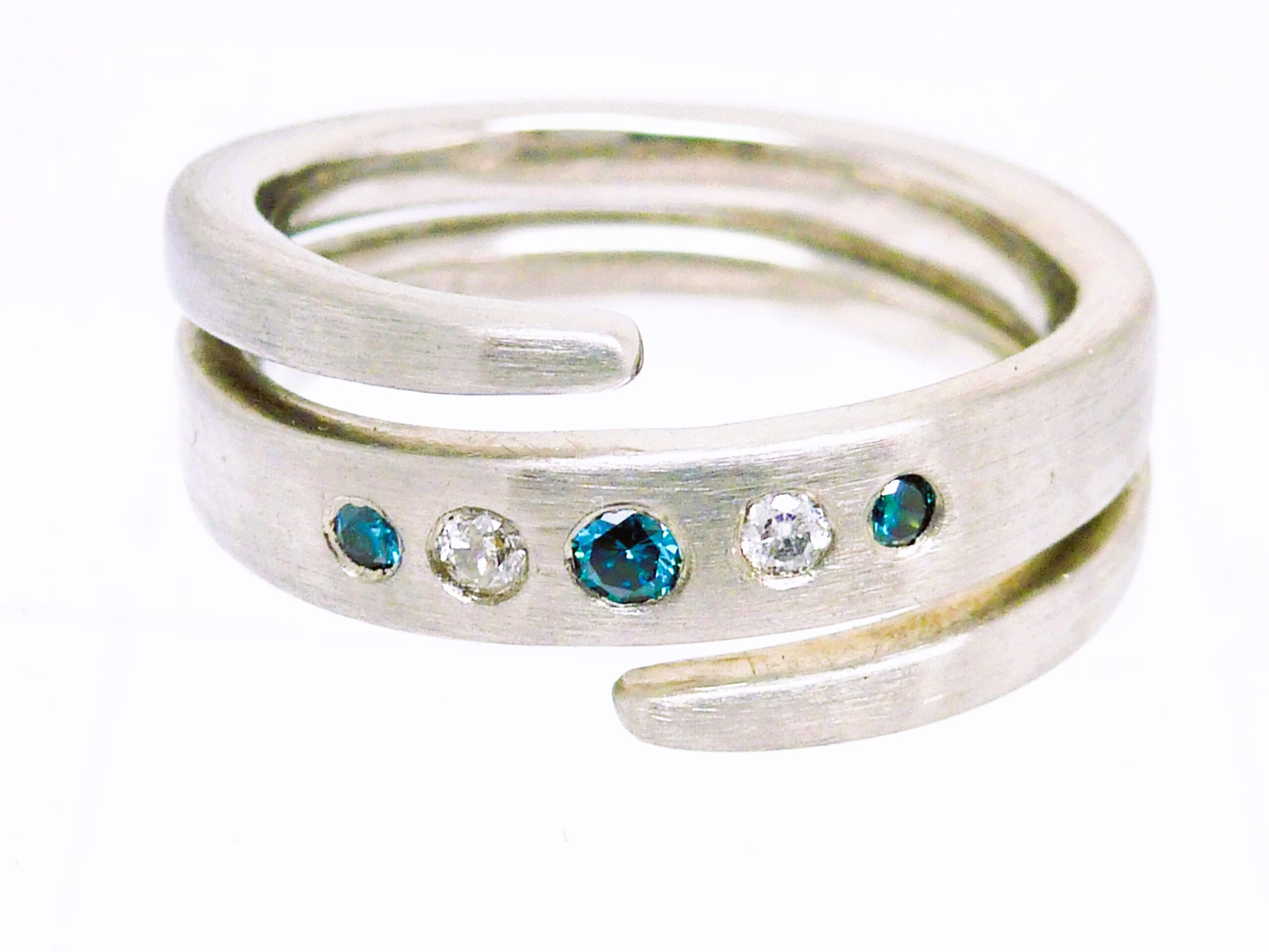 103 Commission Blue And White Diamond Wedding Ring - Image 3