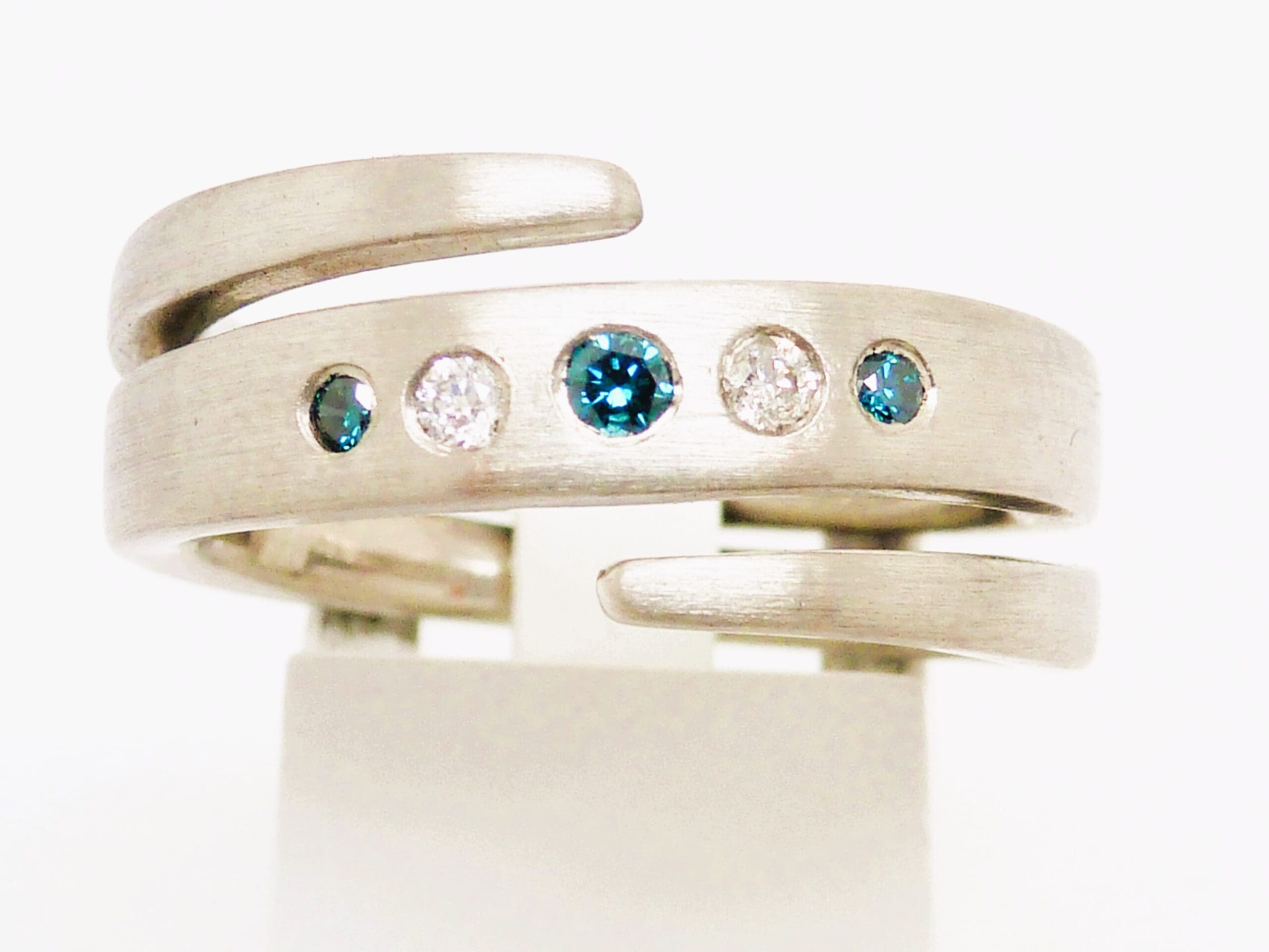 103 Commission Blue And White Diamond Wedding Ring - Image 4