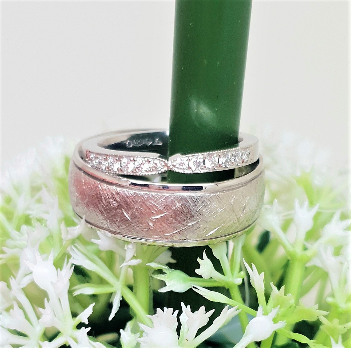 204 Commission Ribbon Twist Diamond And Scratched Finish Band - Image 4