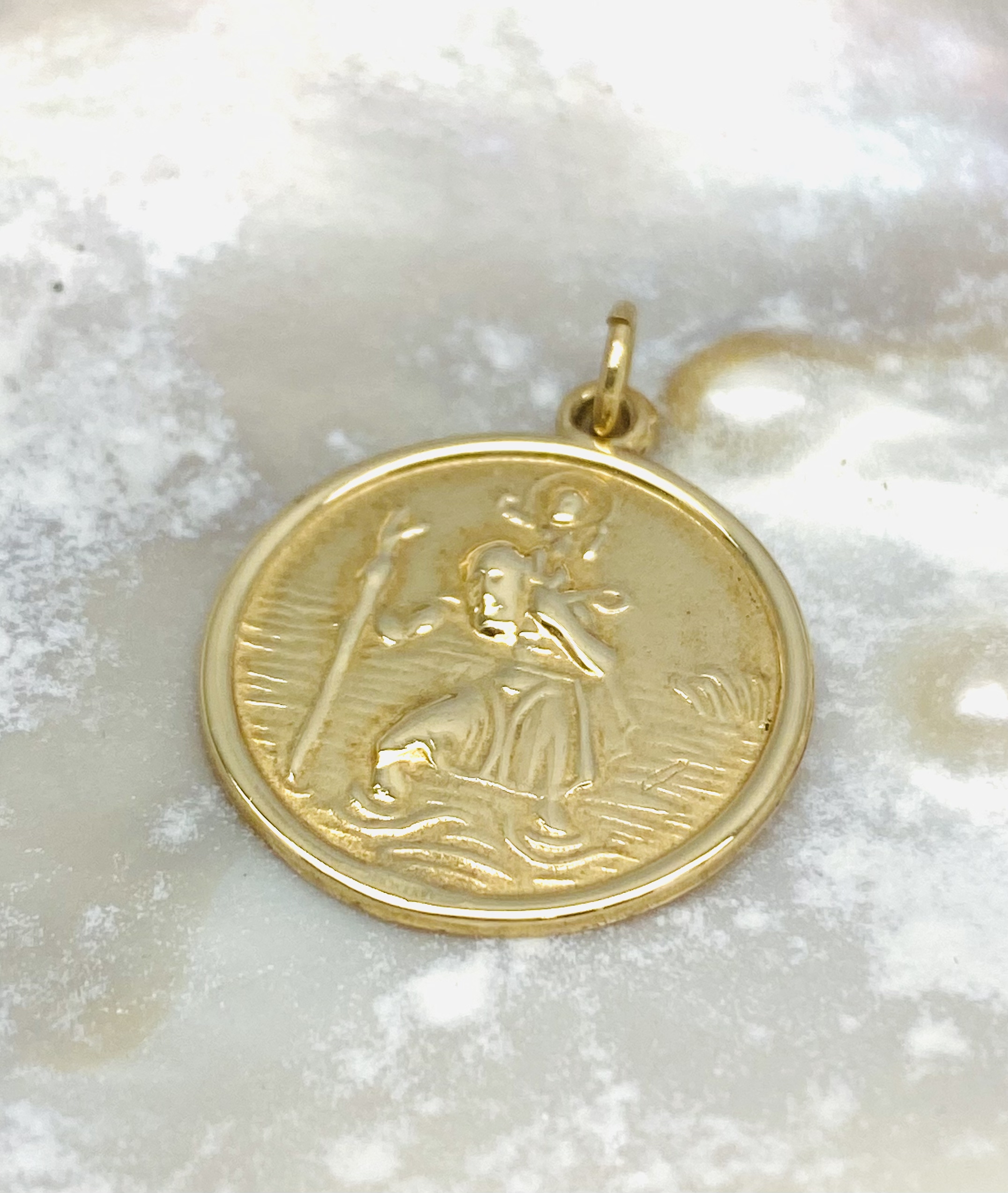 90100079 9ct Yellow Gold Round St Christopher Pendant - Image 3