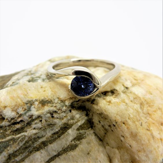 213 Commission Contoured 'Wave' Wedding Band - Image 4