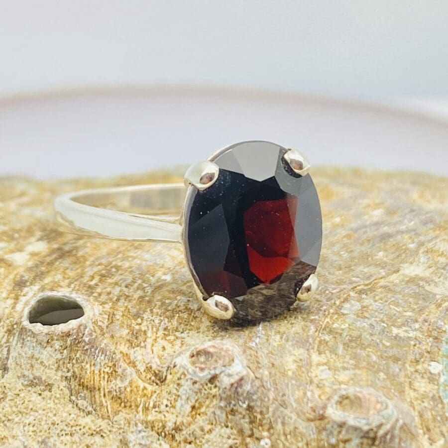 14100030 925 Silver Dress Ring Oval Garnet Solitaire