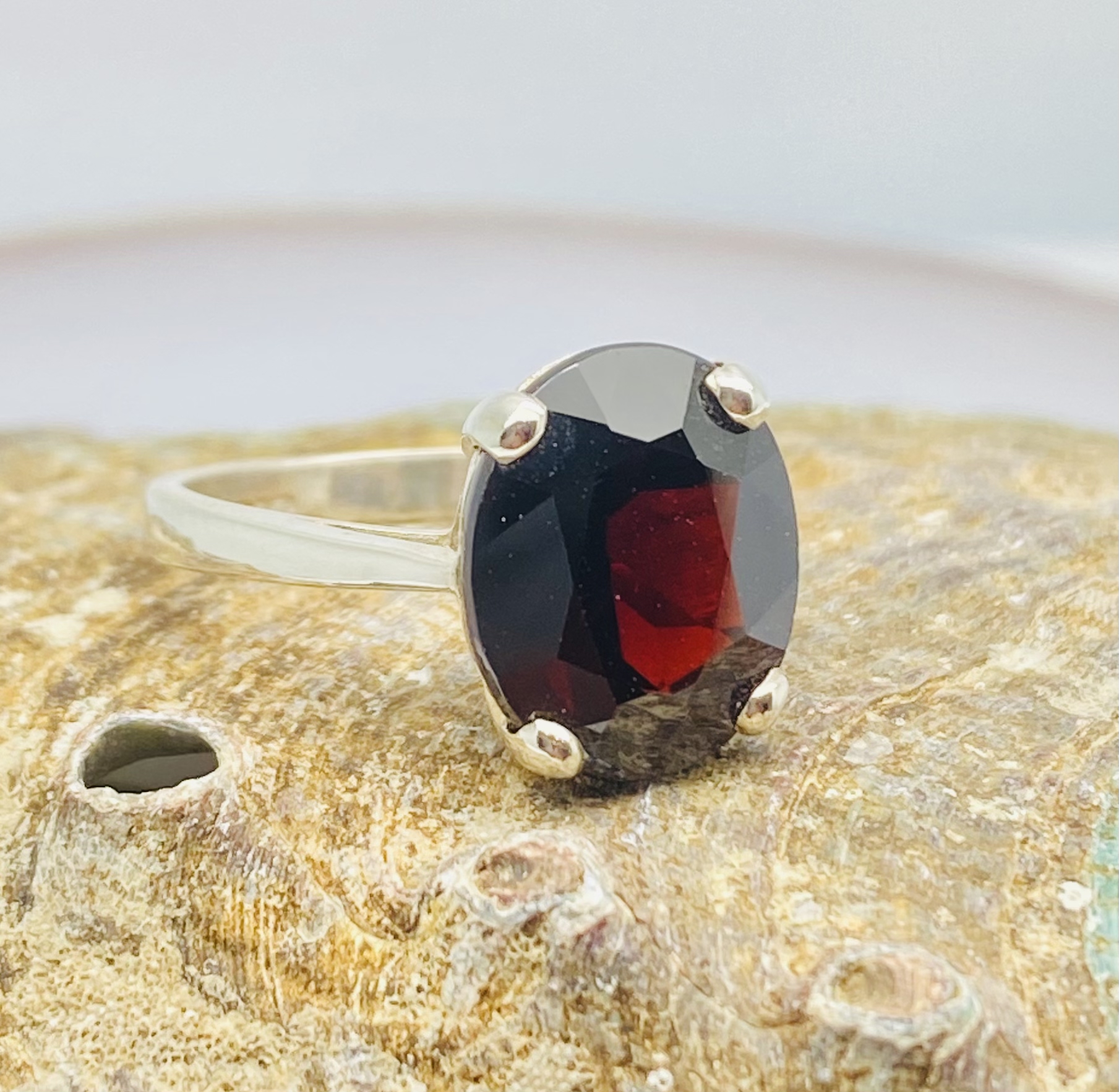 14100030 925 Silver Dress Ring Oval Garnet Solitaire