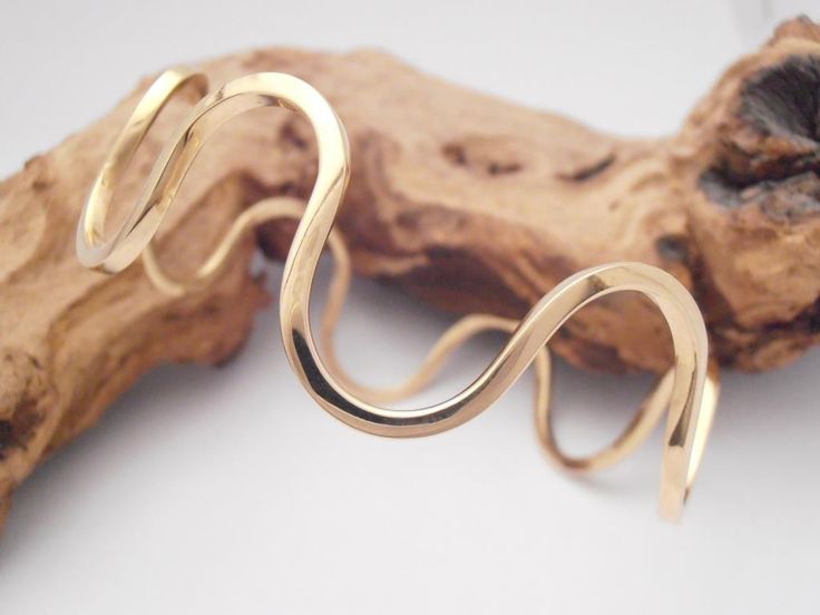 516 Commission Wave Regular Gold Bangle