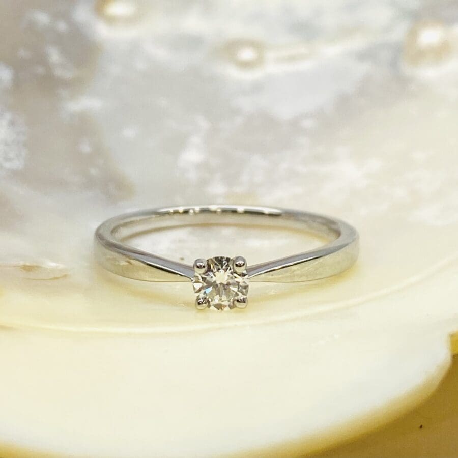 12600101 Platinum And Diamond 0.20cts Round Solitaire Engagement Ring
