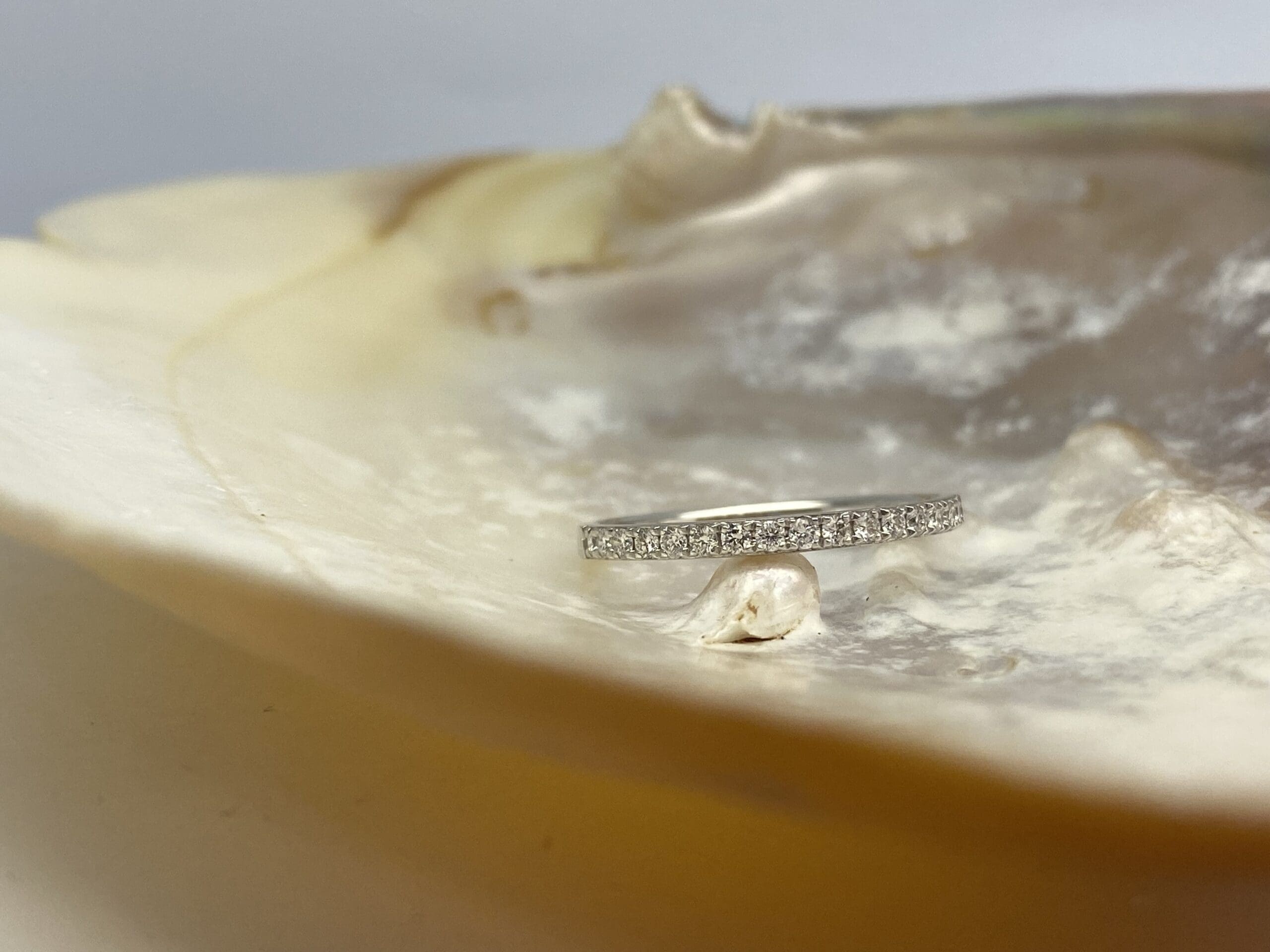 13400054 18ct White Gold And Diamond 0.20ct Eternity Ring - Image 2