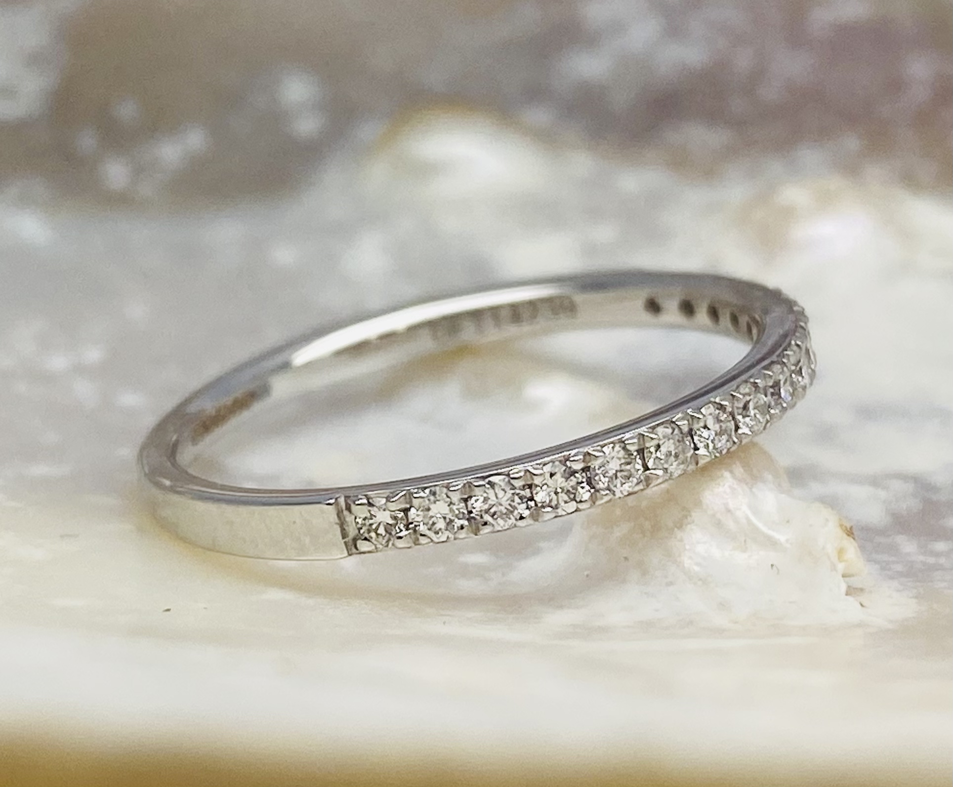 13400054 18ct White Gold And Diamond 0.20ct Eternity Ring - Image 4