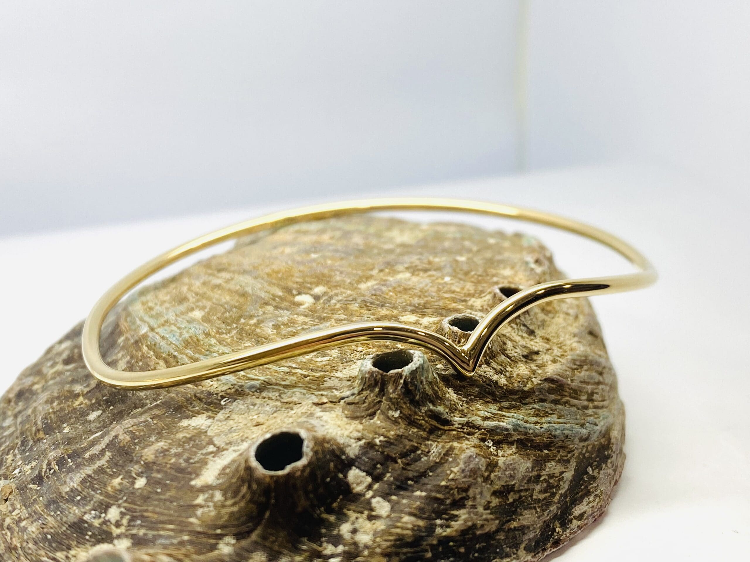 40200046 9ct Yellow Gold "Wishbone" Handmade Bangle - Image 2