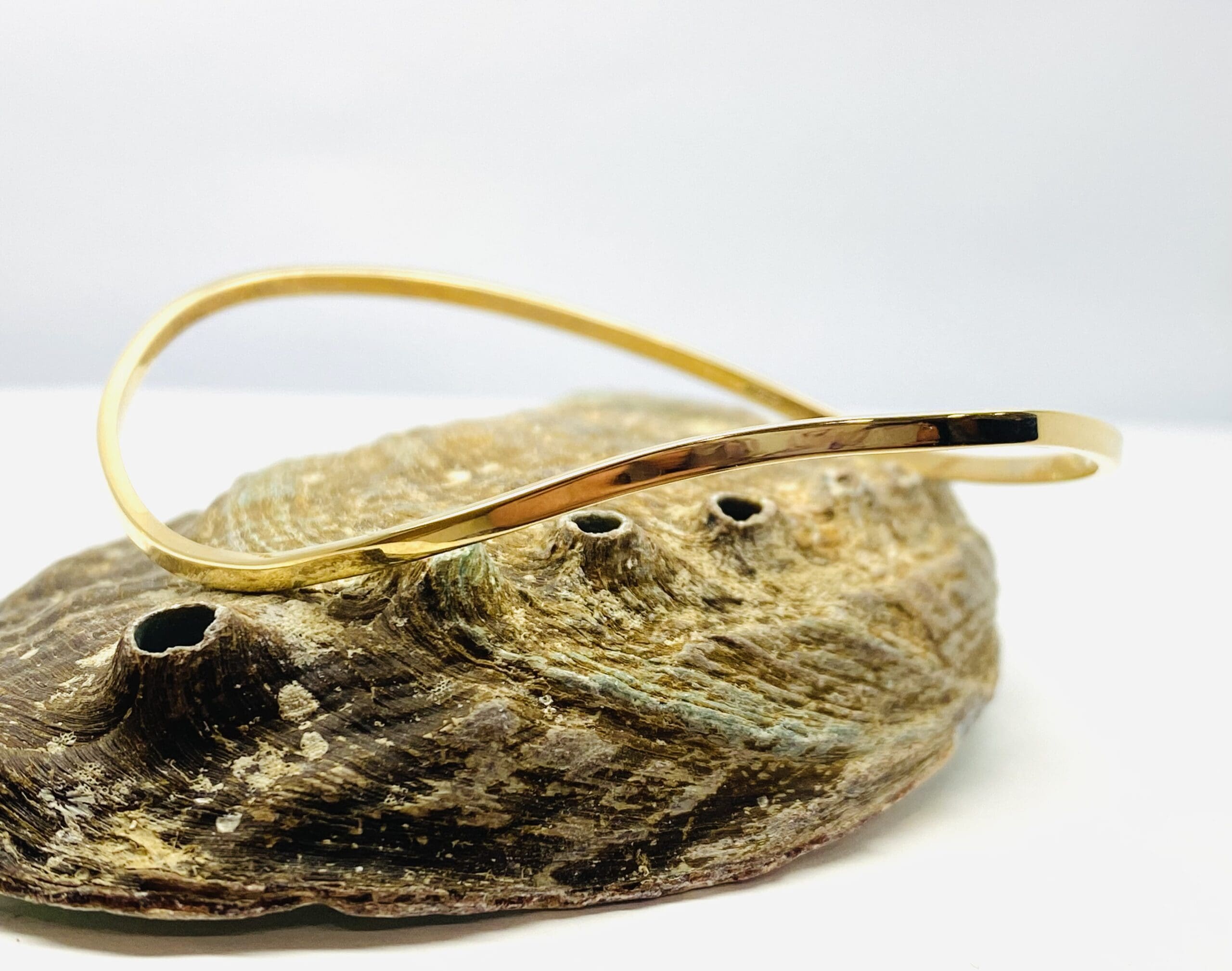 40200045 9ct Yellow Gold Wave "Infinity" Handmade Bangle - Image 3
