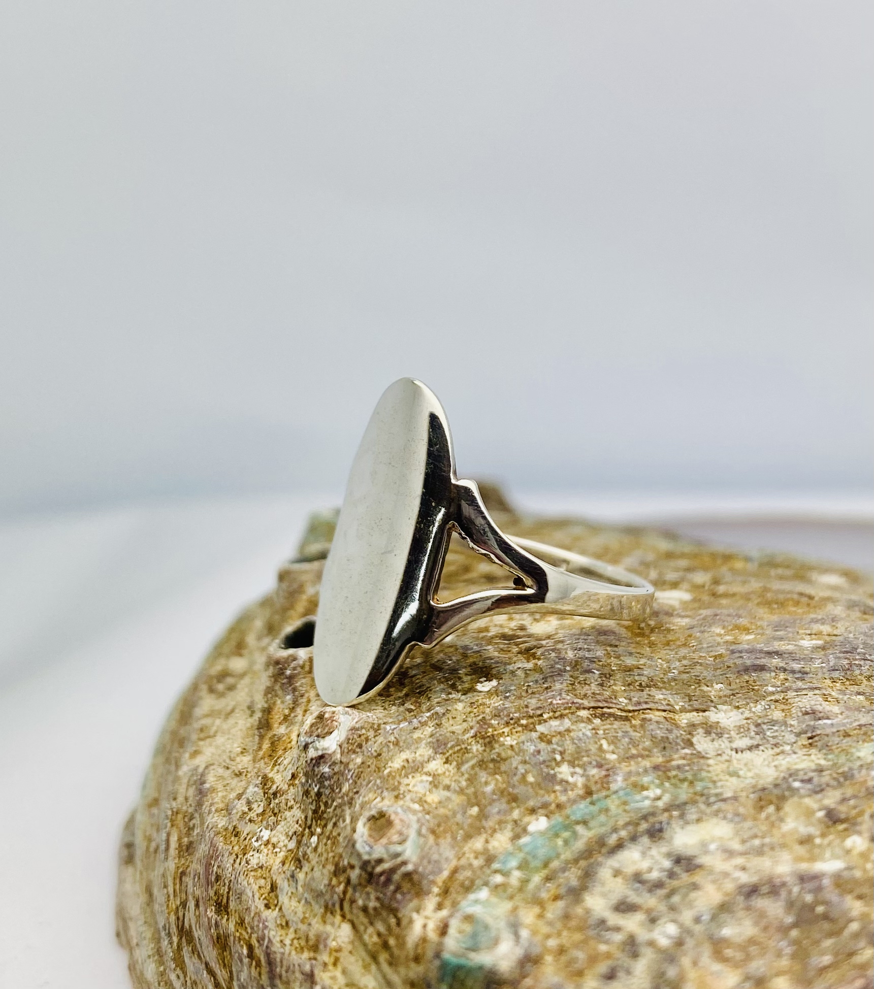90100104 925 Sterling Silver Oval Polished Split Shank Dress Ring - Image 2