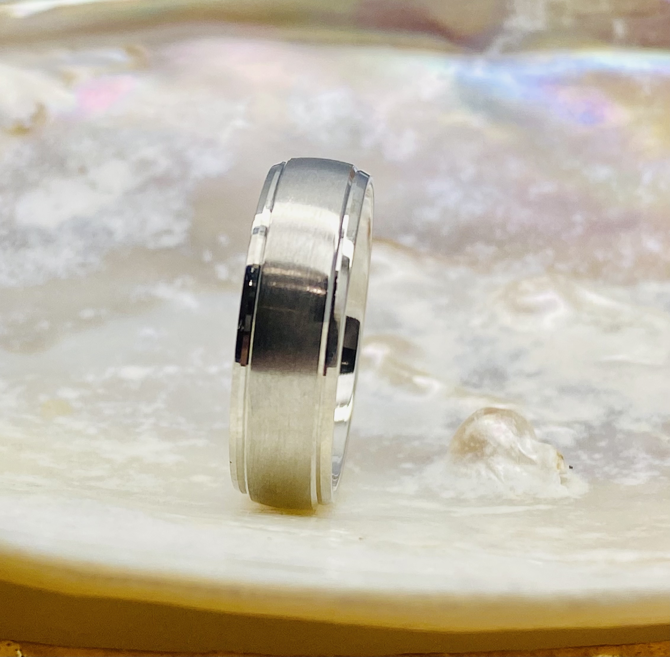 11600035 Platinum Wedding Band, 6mm Court Shape - Image 3