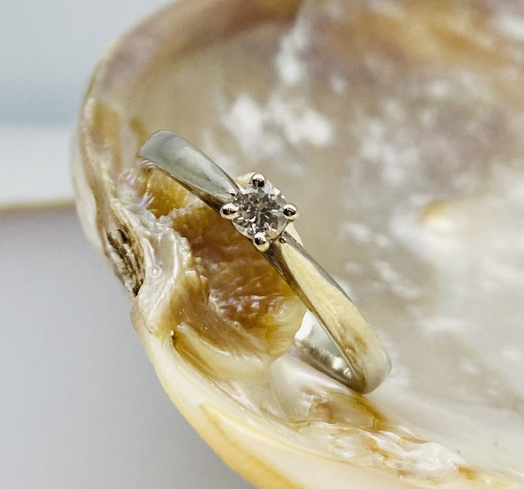 12600103 Platinum And Diamond 0.12ct Engagement Ring - Image 3