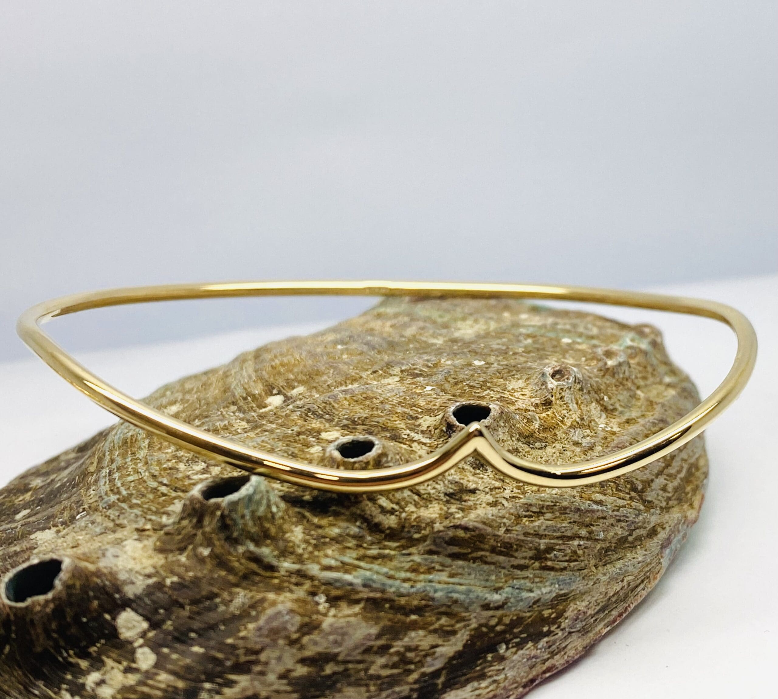 40200046 9ct Yellow Gold "Wishbone" Handmade Bangle - Image 5