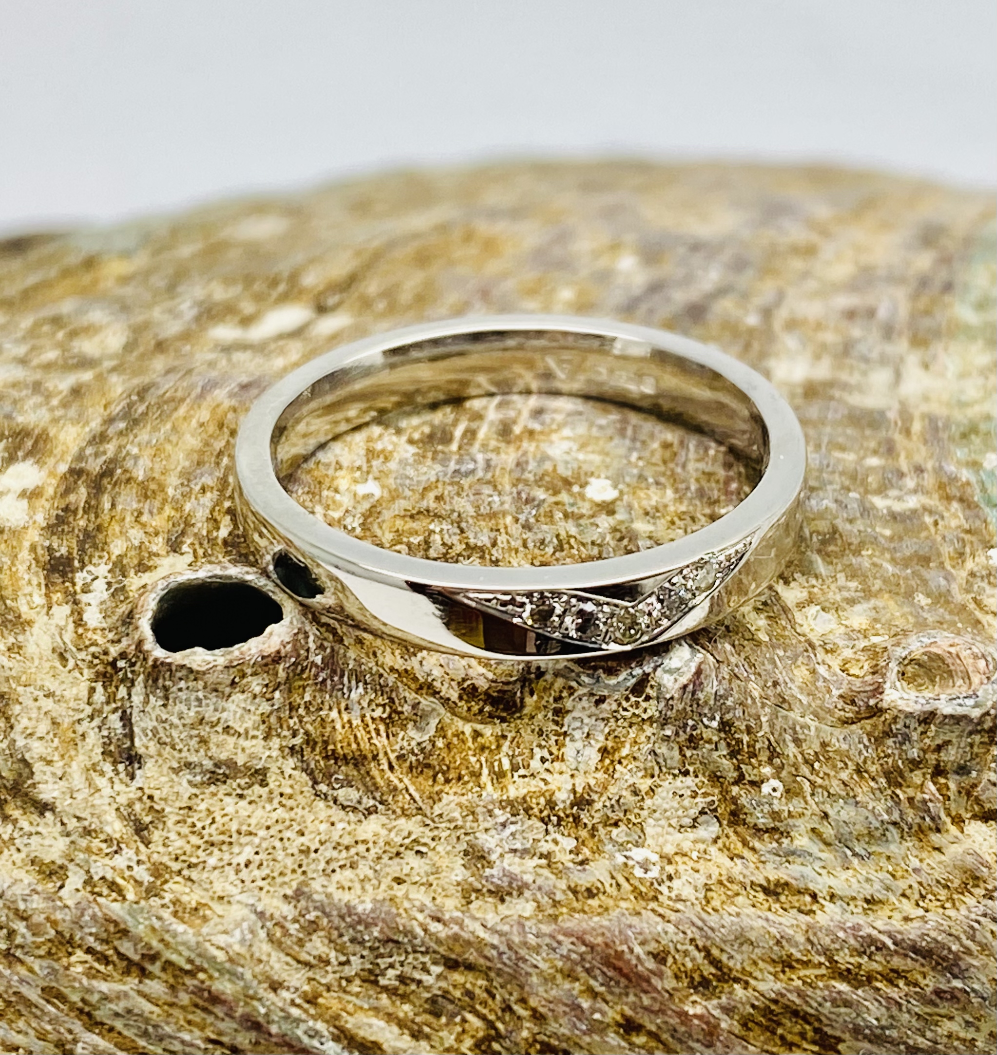 11600036 Platinum And Diamond 0.05ct "V" Embellished Wedding Band - Image 2