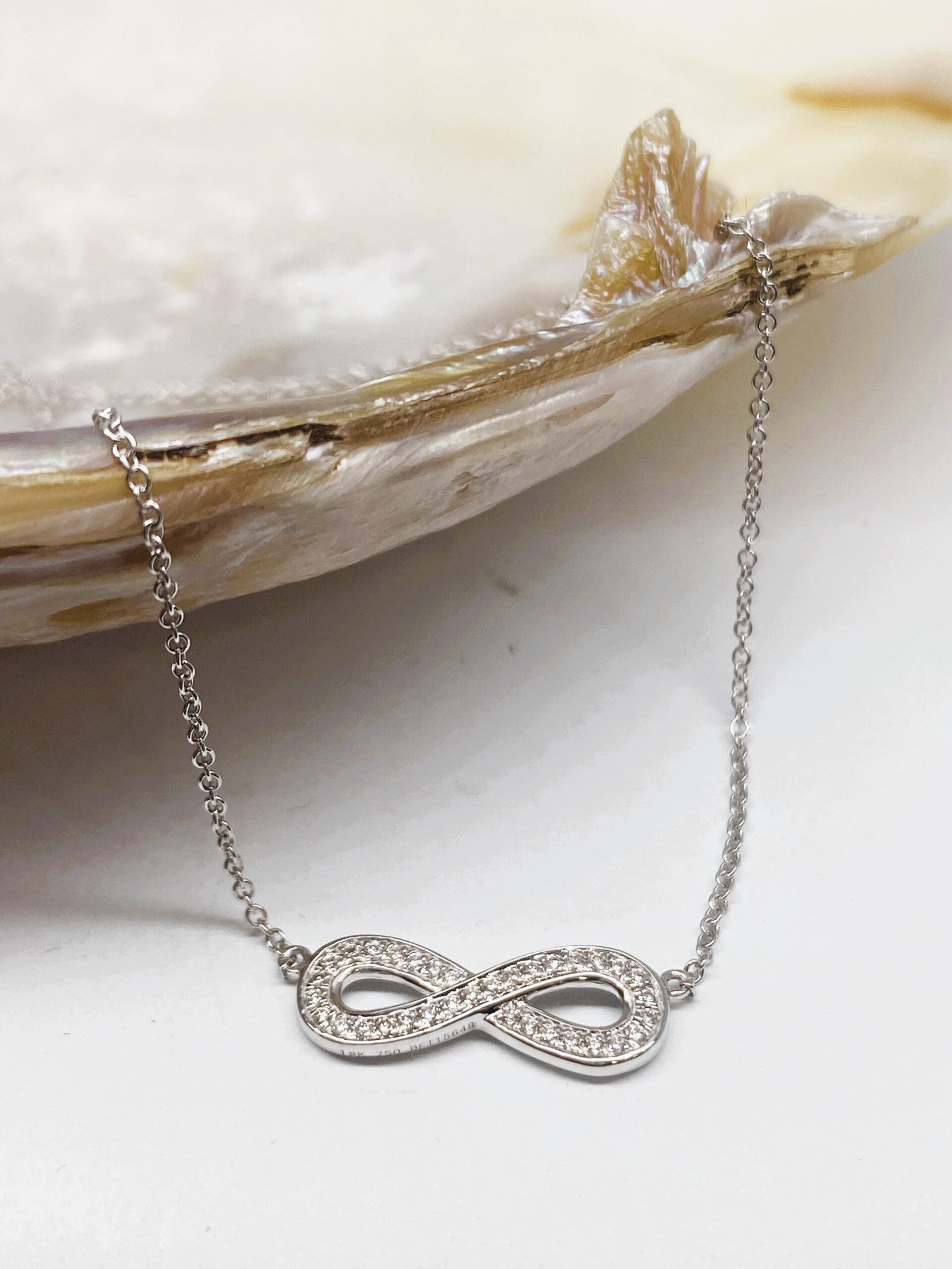 22400214 18ct White Gold Infinity 0.25ct Diamond Necklace - Image 3