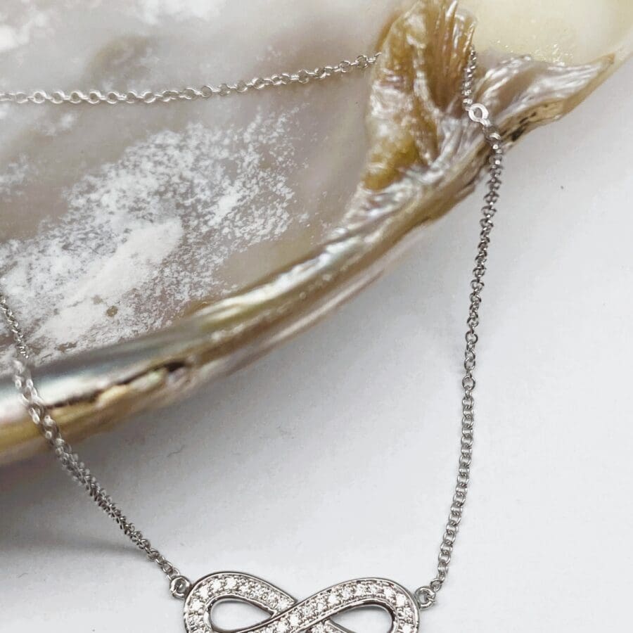 22400214 18ct White Gold Infinity 0.25ct Diamond Necklace