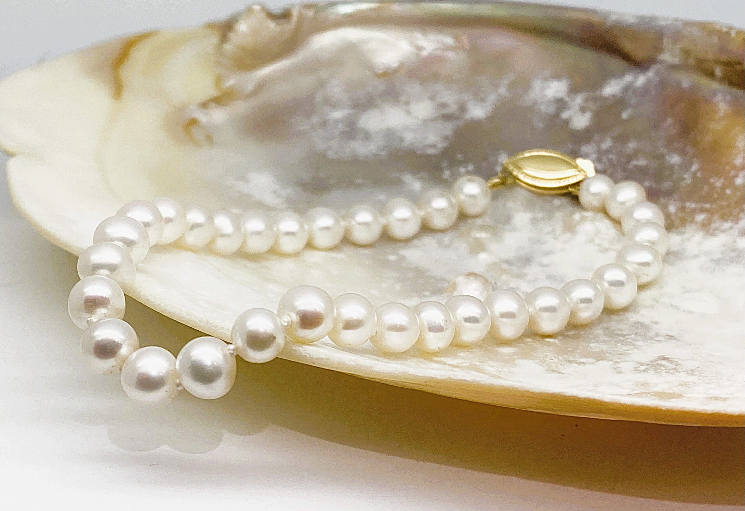 41300022 14K Yellow Gold Cultured White Pearl Bracelet